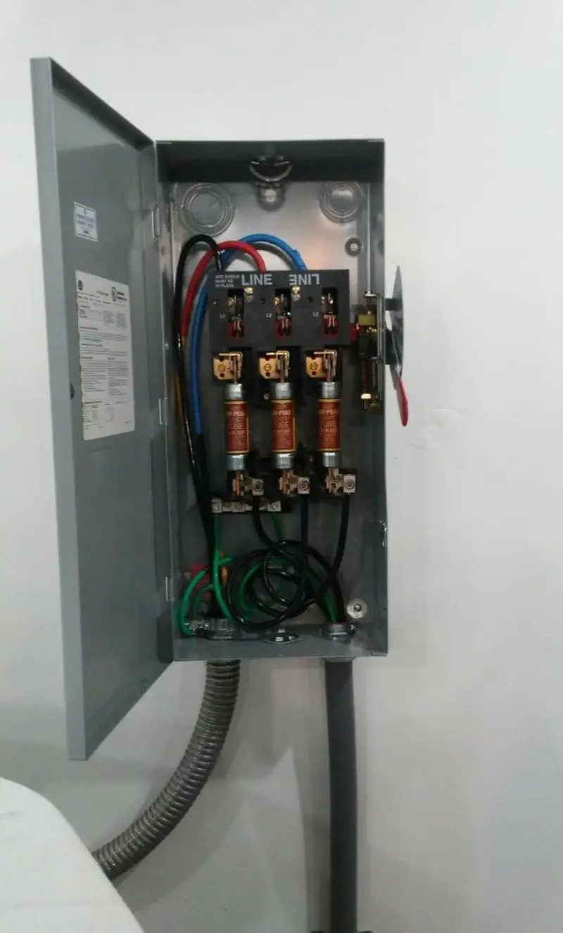 Three-phase disconnect switch installed for Smoke Detector Installation in Fort Lauderdale
